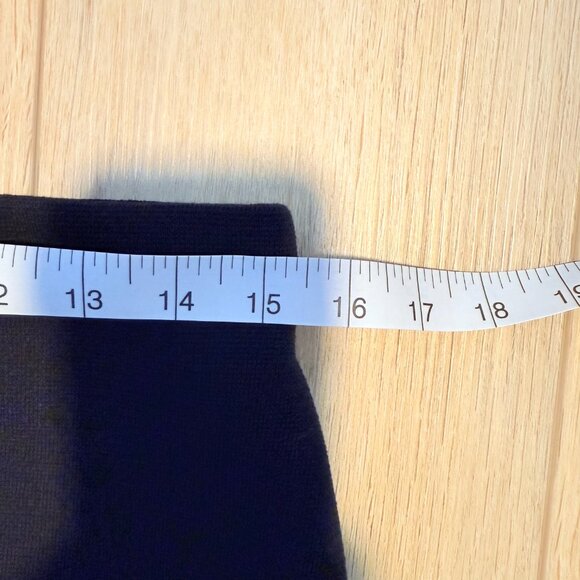 π€ Express Knit Pencil Skirt | Size Medium - Picture 5 of 7